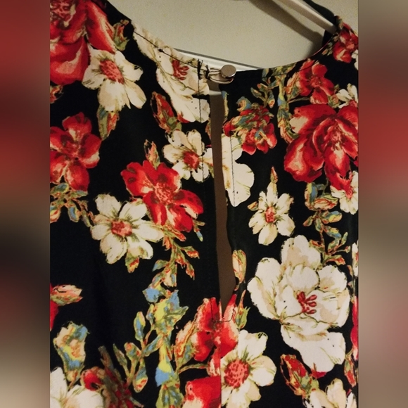 NWT One Clothing women's Floral tunic, Size M, elastic waist, side pockets - Picture 5 of 6